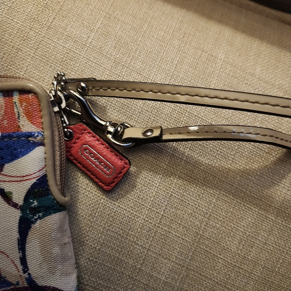 NWOT Coach Signature Phone Case Wristlet - Picture 2 of 13